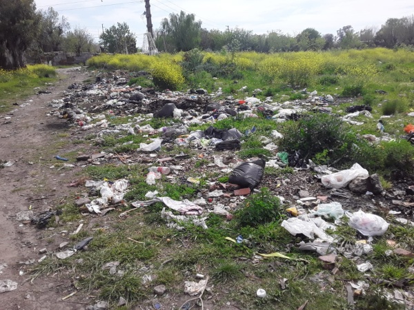 Bronca en 90 y 21 por un basural a cielo abierto: "Nadie nos da bolilla"