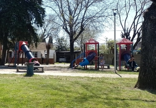 Una niña de Los Hornos reclamó mejoras en su plaza con una cartita de puño y letra