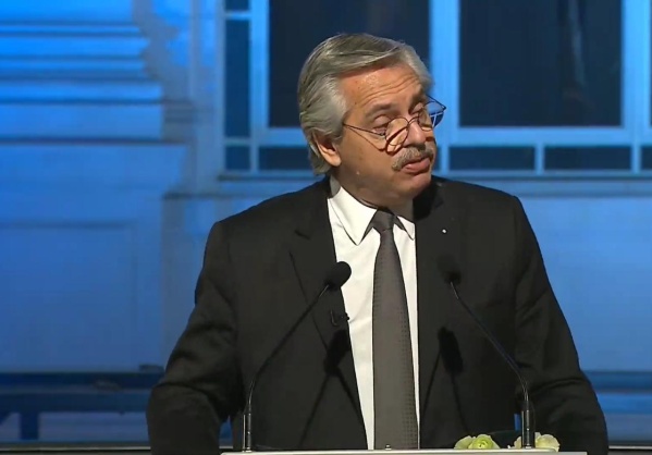 Alberto Fernández, en el homenaje a fallecidos por COVID-19 en Argentina: "No olvidaremos a quienes se han ido"