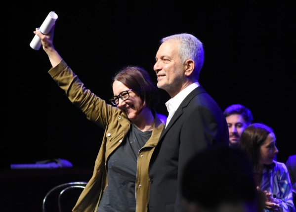 El Lado B de una funcionaria clave de Alak como escritora de ficción sobre el miedo y la muerte "para no explotar"