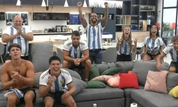 "Qué linda, la amo": así reaccionó una participante de la casa mas famosa viendo a Lali cantando el himno