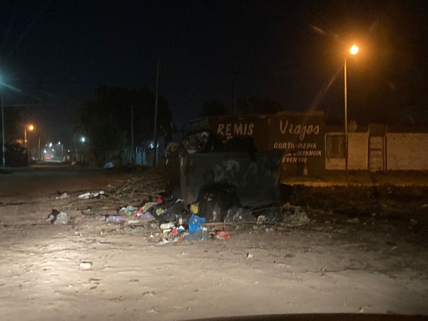 Vecinos de Villa Elvira denuncian un basural a cielo abierto