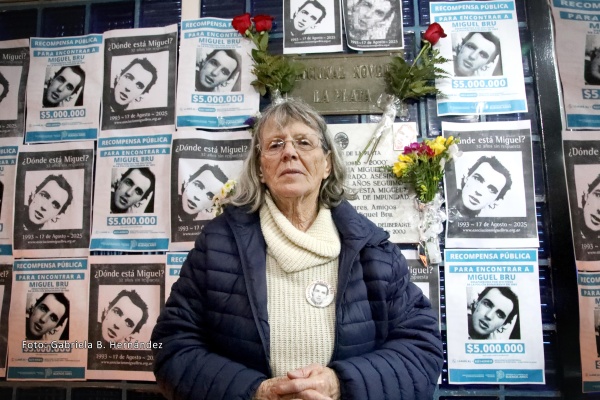 La mamá de Miguel Bru marchó en La Plata y destacó el compromiso juvenil en la Noche de los Lápices