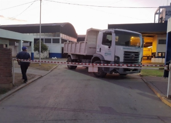 Retención de tareas en Berisso por la falta de camiones para la recolección: "Estamos cansados de emparchar"