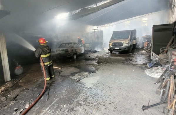 Grave incendio en un galpón de Tolosa