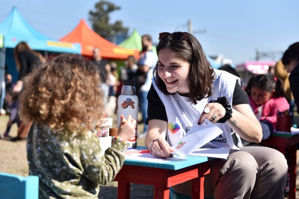 Vecinos de Savoia pudieron disfrutar de una jornada de "Barrio x Barrio" con atención médica, vacunación y ofertas