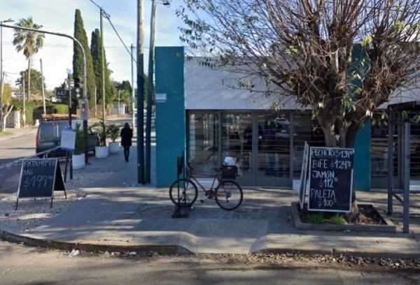 Motochorros robaron en un local de City Bell y se llevaron 250 mil pesos