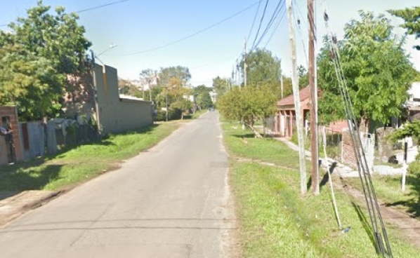 Un platense iba en su moto y fue interceptado por una mujer que lo amenazó: “Dame todo lo que tenés o te meto un cuete”