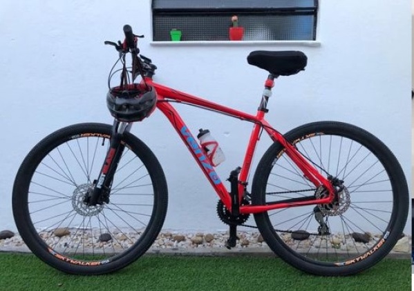 Le robaron en Los Hornos y recurrió a los vecinos para poder recuperarla