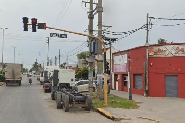 Levantó la persiana metálica a la fuerza y robó un negocio de matafuegos en Romero