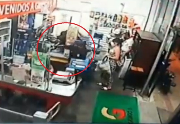 Ataque en banda en un supermercado de La Plata: enca&ntilde;onaron a empleados y clientes