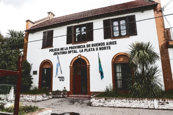 Agredió a su ex delante de su hijo de 13 años en City Bell