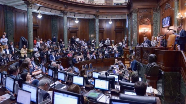 Legisladores impulsan una ley para que los deudores alimentarios no puedan entrar a la cancha