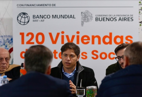 Kicillof present&oacute; el ambicioso proyecto para construir 120 viviendas con financiamiento del Banco Mundial