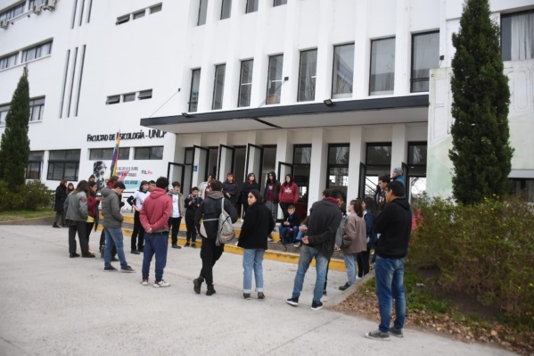 Ola de robos en la Facultad de Psicología de la UNLP: "Queremos estudiar tranquilos sin preocupar a nuestras familias"