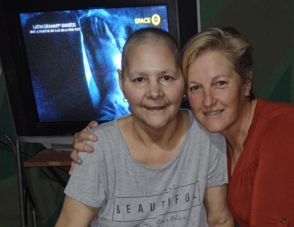 Son amigas de hace 40 años, Los Hornos las une, y una situación límite emociona a todos: "Está muy dolorida; necesita ayuda"