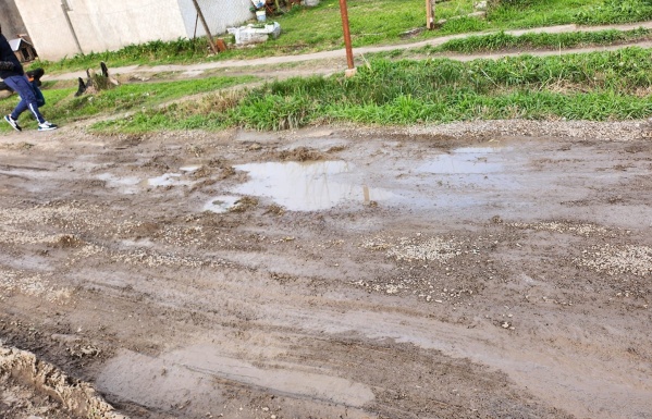 En Barrio Malvinas reclaman por mejoras en las calles: “Es una vergüenza”