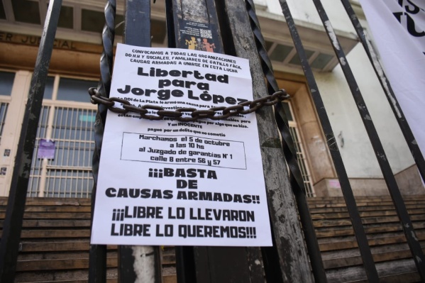 Lo metieron preso por un robo y su familia dice que estaba en 11 y 60 en una rehabilitación: "Tiene problemas en la mano"