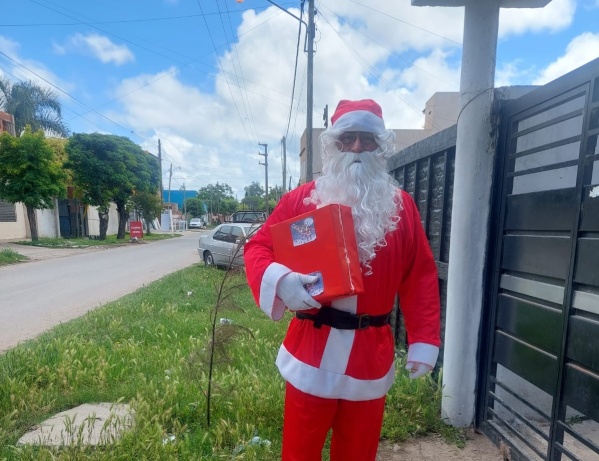 Fue el rey de los pochoclos en La Plata, labura en el Hospital de Niños y ahora se transforma en Papá Noel: "Es único"