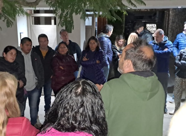 Vecinos de Villa Castells se reunieron con autoridades ante la ola de robos: "Hacen inteligencia durante el día"
