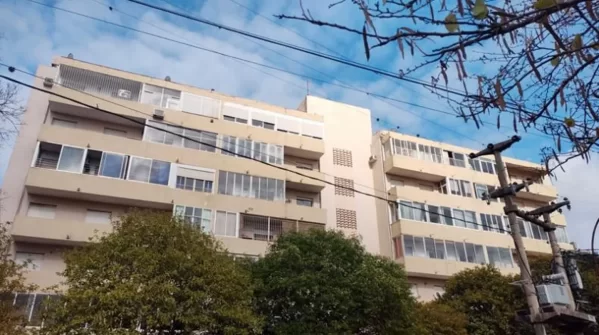 Muri&oacute; una joven de 23 a&ntilde;os tras caer de un sexto piso y sospechan de que su pap&aacute; la tir&oacute;