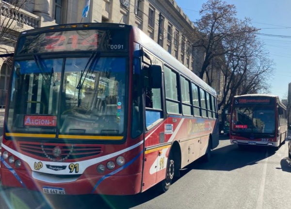 Habrá un aumento en el transporte público: ¿Cuándo será y cuánto costará viajar en La Plata?