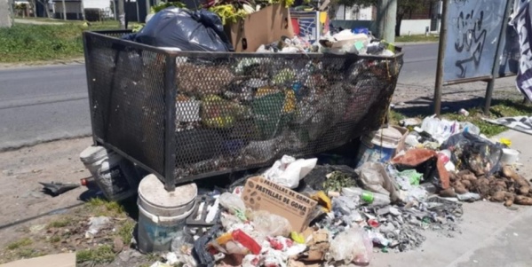 Vecinos de Barrio Aeropuerto reclaman por una mejor higiene urbana: “Los tachos están llenos y hay basura por toda la vereda”