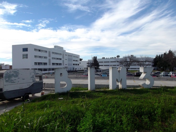 Tras los reiterados hechos de inseguridad, reclaman por mayor luminaria a los alrededores de las facultades de la UNLP