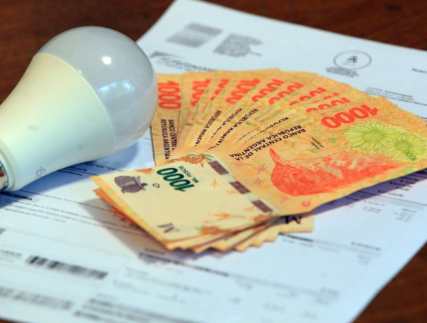 Sube un 150% la tasa municipal en las boletas de luz de La Plata: salta de 600 a 1500 pesos para el consumo mínimo