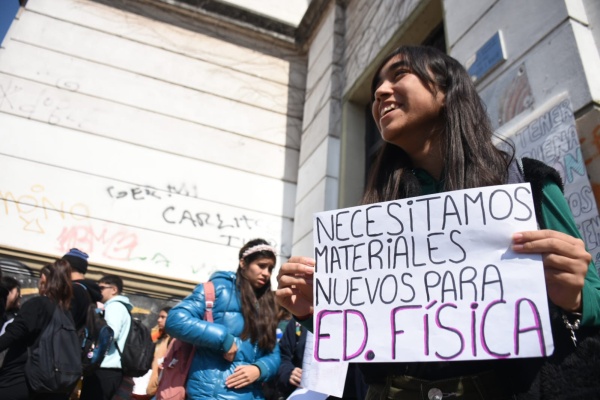 Docentes, padres y estudiantes pidieron mejoras edilicias en la Escuela Nº 62 Rodolfo Walsh: "Cada año se agrava más"