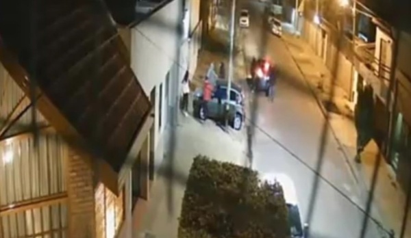 Un grupo de delincuentes atac&oacute; y golpe&oacute; a una familia en un intento de entradera