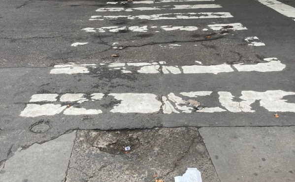 "Pleno centro, vergonzoso": La molestia de un platense que fue a pasear a calle 12