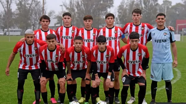 Quedó libre de Estudiantes y ahora está a un paso de cumplir el sueño de jugar Champions frente a otro ex Pincha