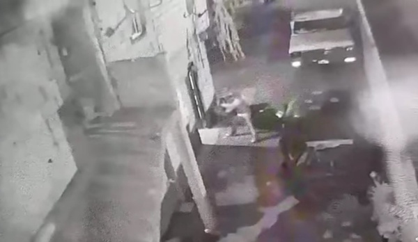 Rob&oacute; una moto en Altos de San Lorenzo, qued&oacute; registrado por las c&aacute;maras y ahora lo buscan