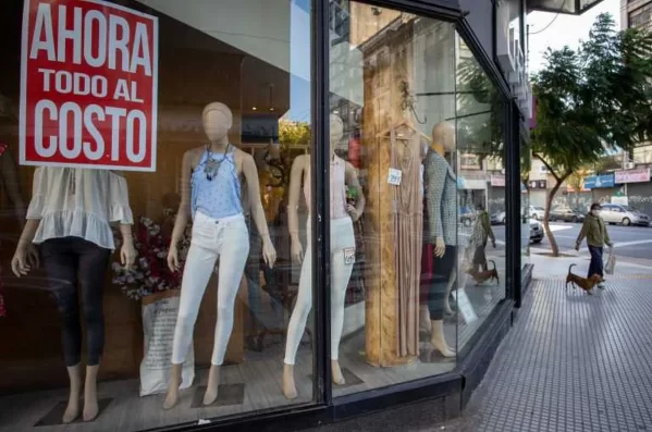 Las ventas minoristas cayeron 4,2% en septiembre y la indumentaria fue la más afectada