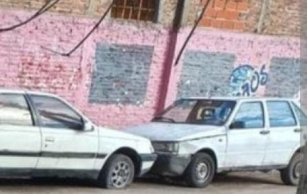 Vecinos de Barrio Aeropuerto aseguran que utilizan una cuadra como un "cementerio de autos"