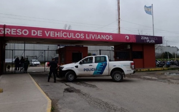 Disfrazados de seguridad para robar relojes de lujo: se dieron a conocer los detalles del operativo en Zona Franca La Plata