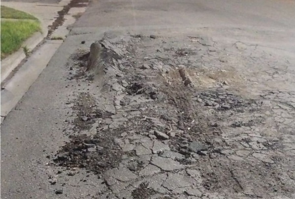 Cr&aacute;teres en Altos de San Lorenzo, los vecinos piden que se solucione el problema de baches