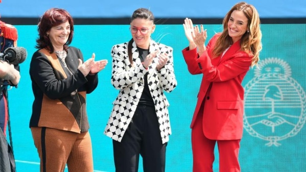 Victoria Tolosa Paz, Raquel Kismer de Olmos y Ayelén Mazzina juraron este jueves como nuevas ministras