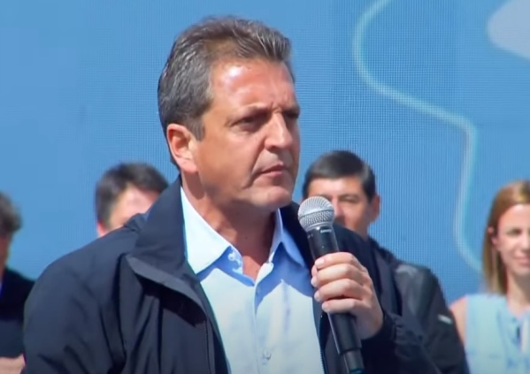 Sergio Massa se presentó ante trabajadores y afirmó que "vamos a poner de pie a la Argentina, vamos a dar vuelta la historia"