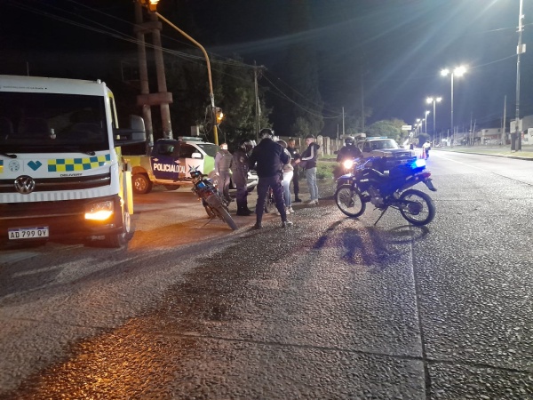 Secuestraron 18 motos y 8 autos por picadas ilegales en La Plata: detuvieron a un violento que se resistió