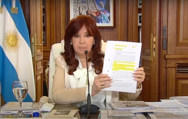 Cristina Kirchner habló de la "familiaridad" entre Caputo y Gutiérrez en sus chats: "¿No les llamó la atención?"