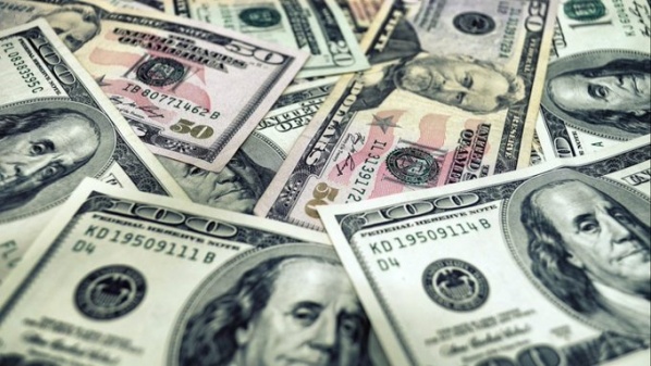 El dólar cae y los mercados se disparan