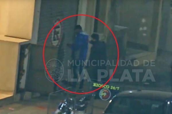 Rob&oacute; una camioneta en diagonal 80 y termin&oacute; detenido por la polic&iacute;a local