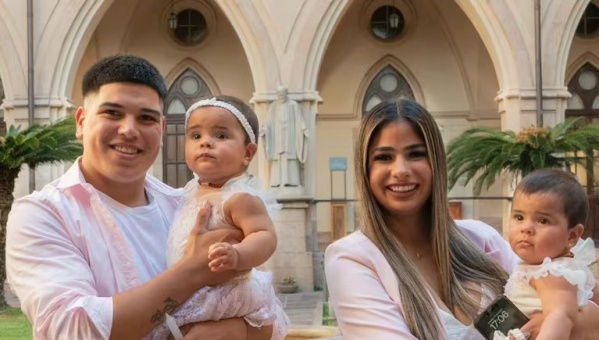 Por un increíble error en el aeropuerto, Daniela y Thiago pasaron un día intenso junto a sus hijas: “Perdimos…”