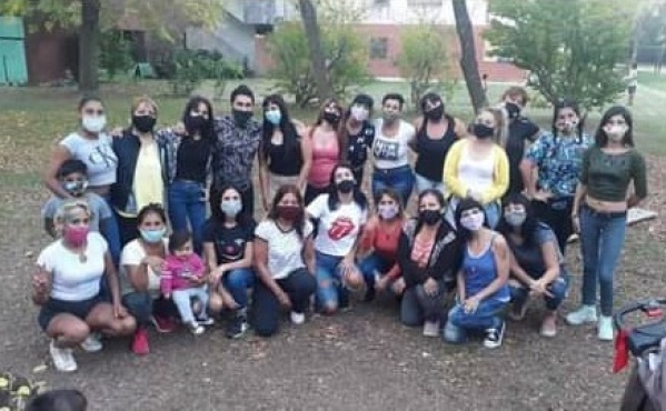 Una cooperativa creada por 25 mujeres realiza emocionantes campañas solidarias en La Plata
