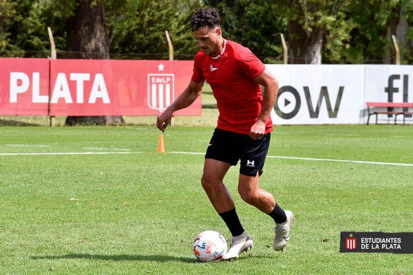 A Zielinski se le cayó un soldado y tuvo que meter mano en la formación