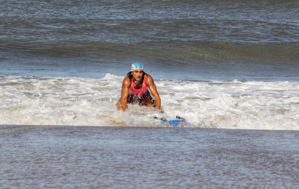 Un joven deportista platense se puso a vender mermeladas para poder viajar al Mundial de Salvamento Deportivo