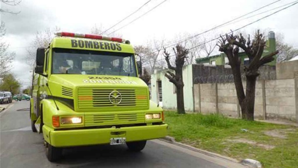 Una familia perdi&oacute; todo en un incendio en Parque Sicardi
