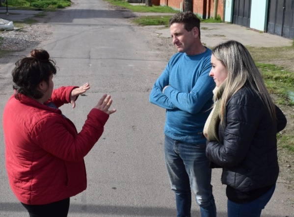 La tropa platense de Milei ya recorre los barrios más pobres y llaman a "despertar las mentes coucheadas"